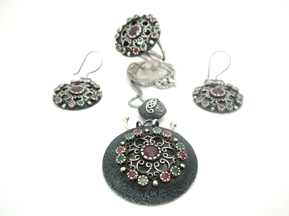 urunler/3106_El isi yakut zumrut takım.jpg